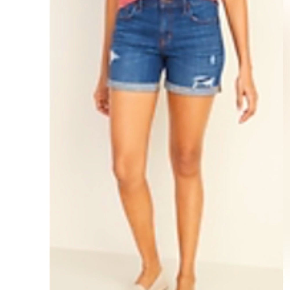 Old Navy NWT Mid-Rise Slim Distressed Jean Shorts- 5 inch seam, Size 4